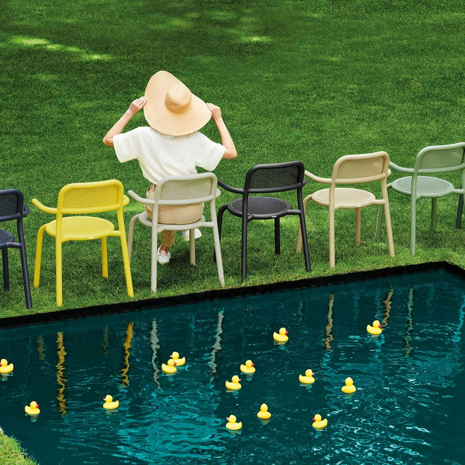 Fatboy Toní Lehnstuhl 2-er Set, Anthrazit 3 Fatboy Toní Lehnstuhl 2-er Set, Anthrazit – Bild 3