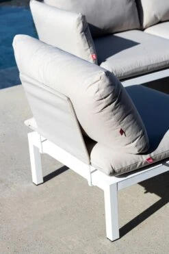 FIAM Domino Sofa 2-Seater, Beige/White -Hay || Brafab || Fatboy Verkäufe fiam 2 sitssoffa med armstod vit beige 4