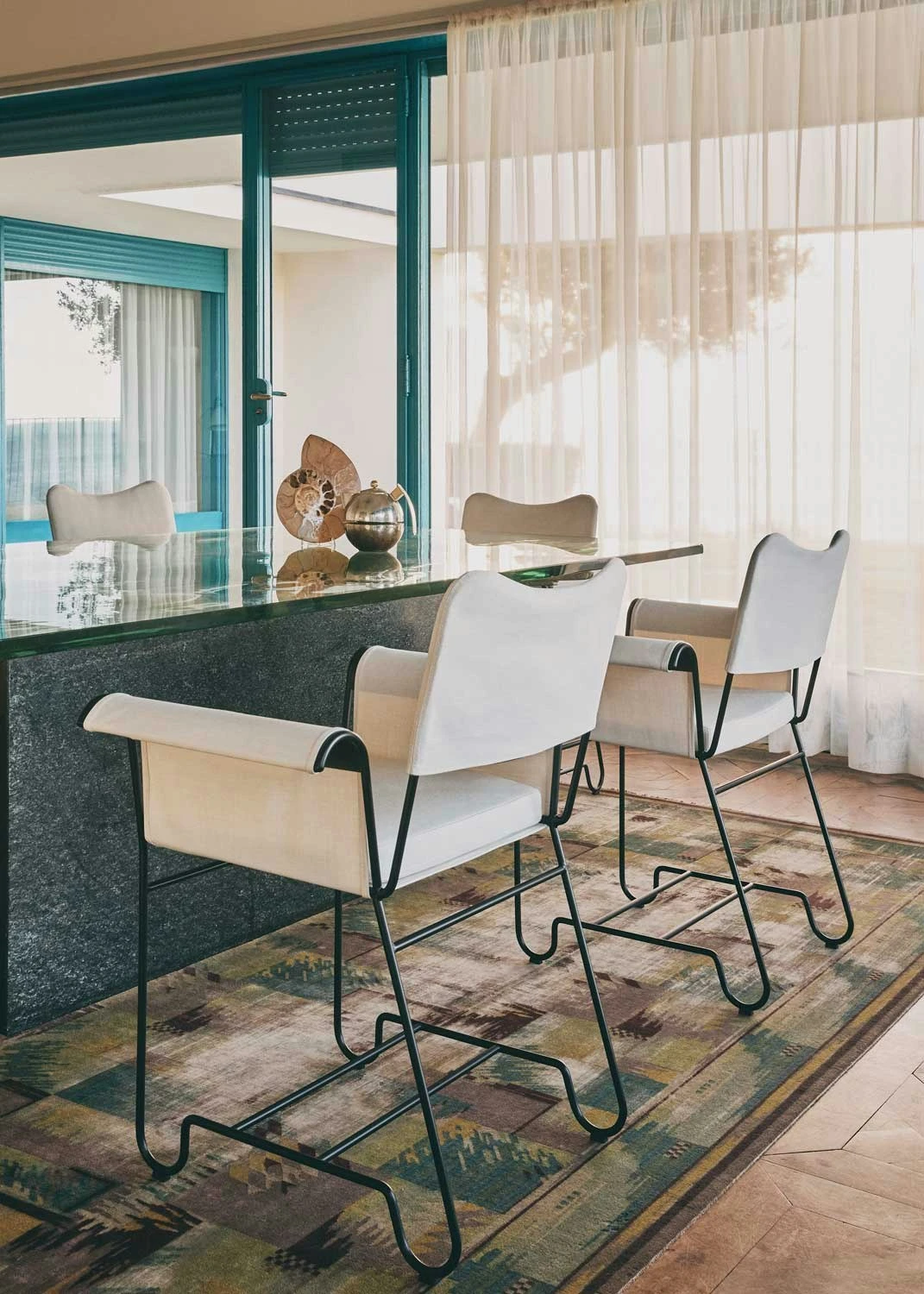 Gubi Tropique Esszimmerstuhl, Classic Black / Udine 06 6 Gubi Tropique Esszimmerstuhl, Classic Black / Udine 06 – Bild 6