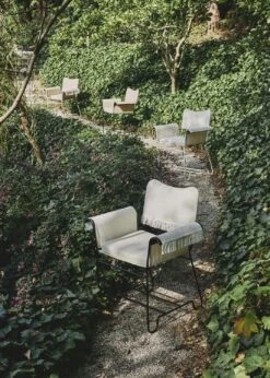 Gubi Tropique Esszimmerstuhl Mit Fransen, Classic Black / Udine 06 -Hay || Brafab || Fatboy Verkäufe gubi tropique dining chair fringe black limonta udine06 3