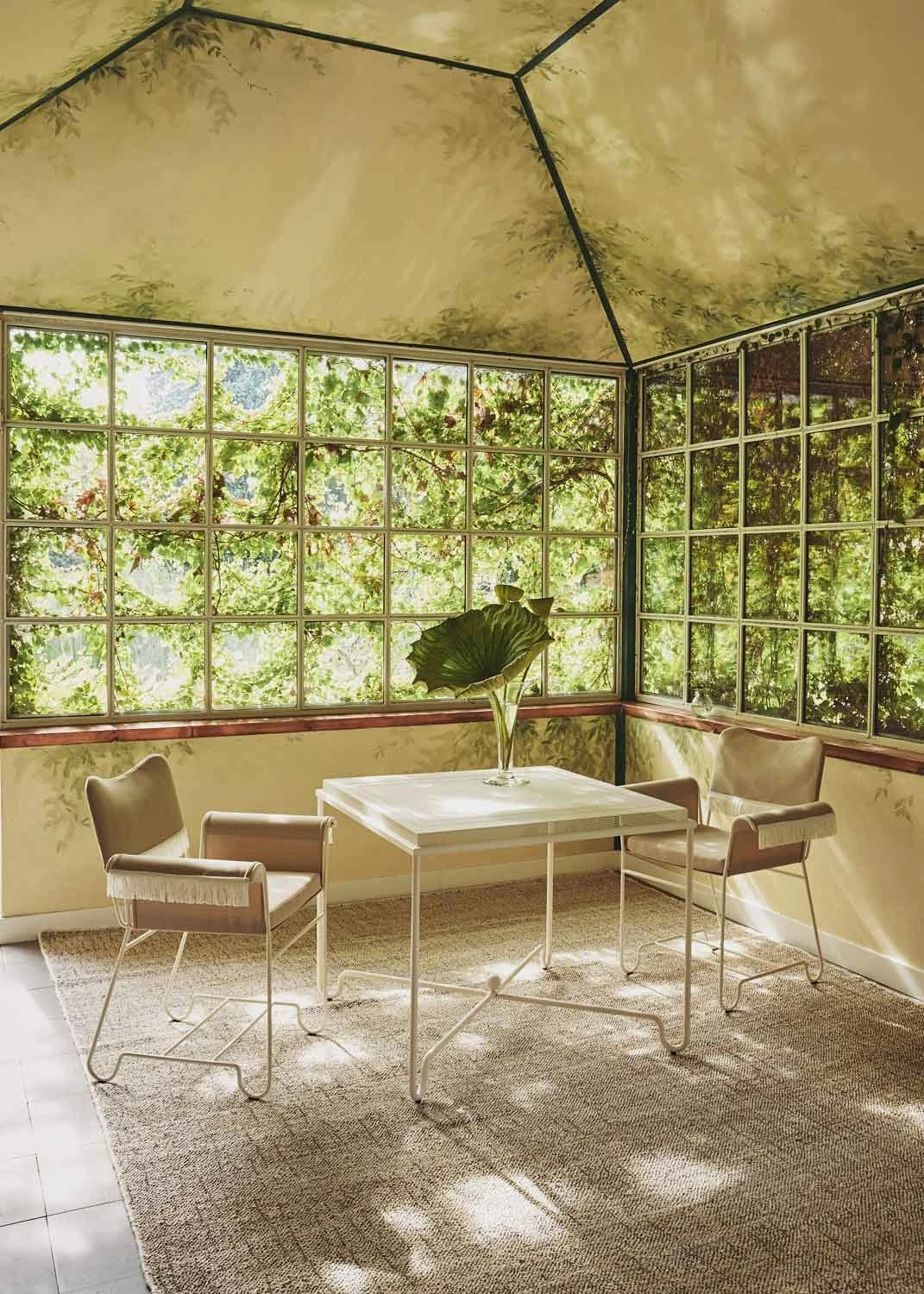 Gubi Tropique Esszimmerstuhl Mit Fransen, Classic White Semi Matt / Udine 12 5 Gubi Tropique Esszimmerstuhl Mit Fransen, Classic White Semi Matt / Udine 12 – Bild 5