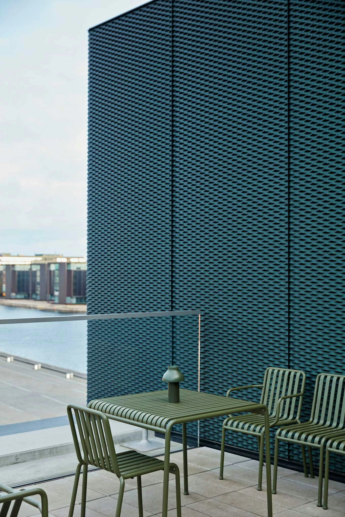 Hay Palissade Tisch 82,5x90 Cm, Olive 3 Hay Palissade Tisch 82,5x90 Cm, Olive – Bild 3