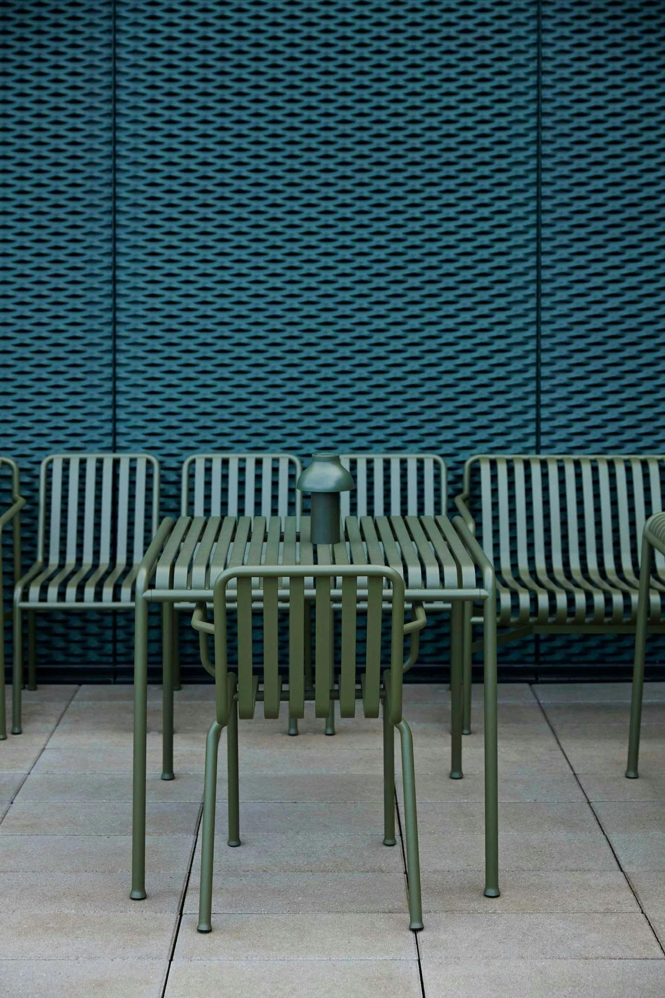 Hay Palissade Tisch 82,5x90 Cm, Olive 4 Hay Palissade Tisch 82,5x90 Cm, Olive – Bild 4