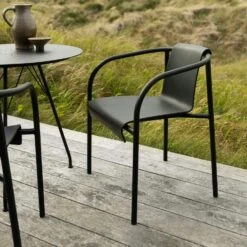NAMI Stuhl Mit Armlehne, Schwarz -Hay || Brafab || Fatboy Verkäufe houe nami dining chair with armrest monoolive green 6