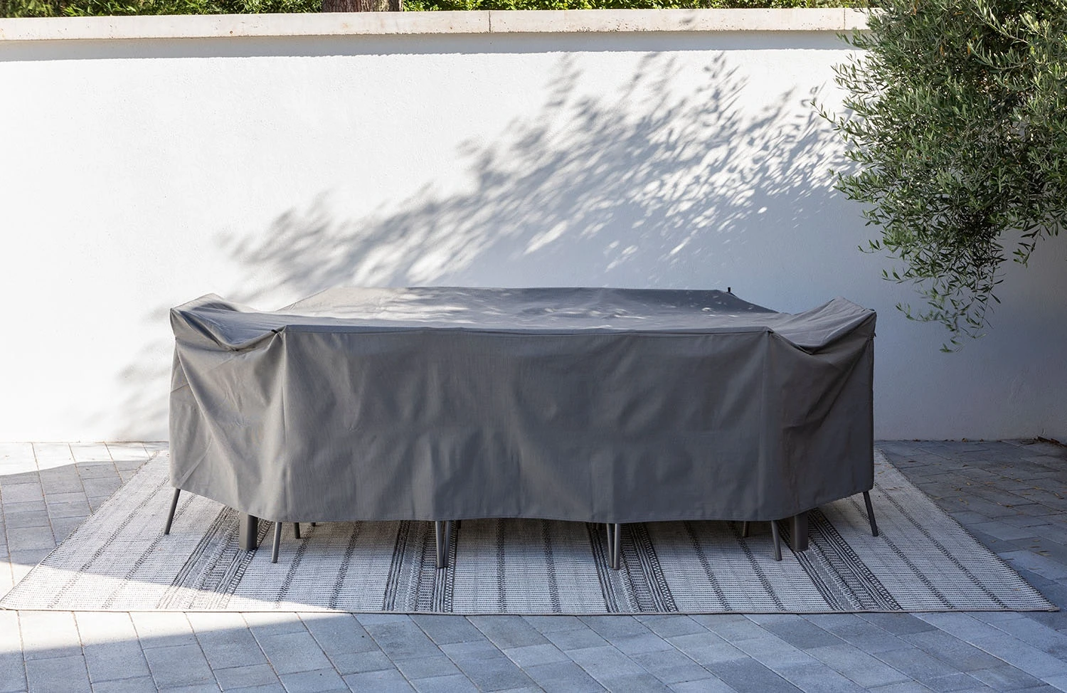 Lafuma Oron Möbelabdeckung Anthrazit, L 2 Lafuma Oron Möbelabdeckung Anthrazit, L – Bild 2