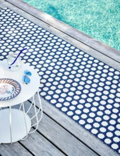 Noa Teppich Dunkelblau / Vanilla / Warmes Grau, 70x150 Cm -Hay || Brafab || Fatboy Verkäufe pappelina noa rug dark blue vanilla warm grey 0 3