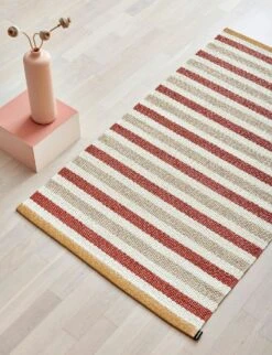 Teo Teppich Ziegelrot / Beige / Vanilla, 180x260 Cm -Hay || Brafab || Fatboy Verkäufe pappelina teo rug brick red beige vanilla 1 2